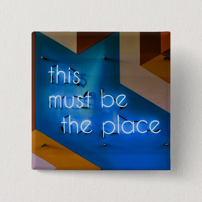 Hier muss NEON Sign Funny sein Button (Vorderseite)