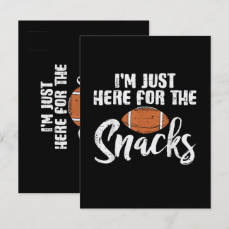 Hier nur wegen der Snacks American Football Lustig Einladungspostkarte