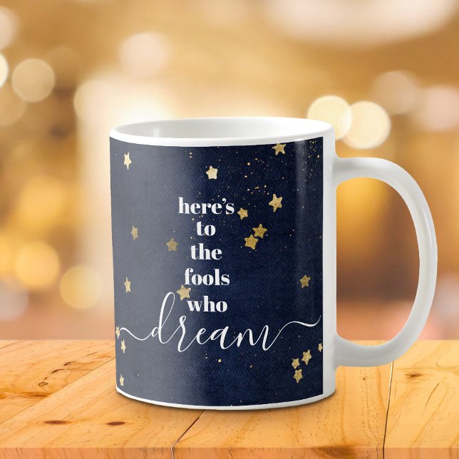 Hier sind die Narren, die den Gold Stars Navy Chic Kaffeetasse (Von Creator hochgeladen)