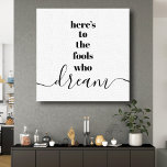 Hier sind die Narren, die Typografie Schwarz-weiß  Leinwanddruck<br><div class="desc">"Hier sind die Narren, die träumen." Seien Sie einer von denen, die immer ihre optimistische Kontrolle ihre Vision und Wünsche lasse. Diese krasse, moderne, grafische, minimalistisch gewickelte Leinwand kombiniert fette, serifenlose Typografie mit handgeschriebenem Kalligrafieschrift, alles in Schwarz und Weiß. Tolle inspirierende Zitat und Motivation, Sie den ganzen Tag inspirieren. Ideal...</div>