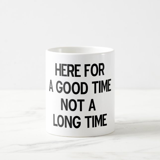 Hier während einer guten Zeit nicht eine lange Kaffeetasse (Mittel)