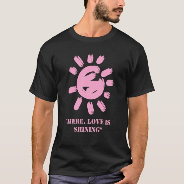 "HIER ZEIGT DIE LIEBE" | Custom Couple Monogram T-Shirt (Vorderseite)