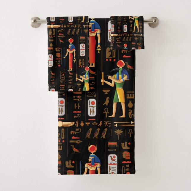 Hiéroglyphes et divinités de l'Égypte d'or sur le  (En situation)