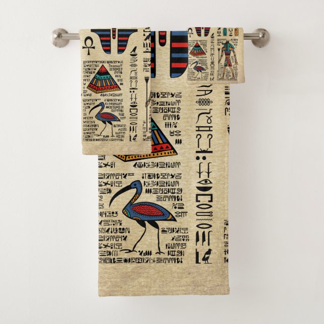 Hiéroglyphes et divinités égyptiens sur papyrus (En situation)