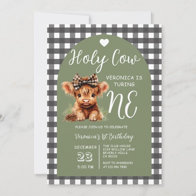 Highland Cow First Birthday Girl Gingham Party Einladung (Vorderseite)
