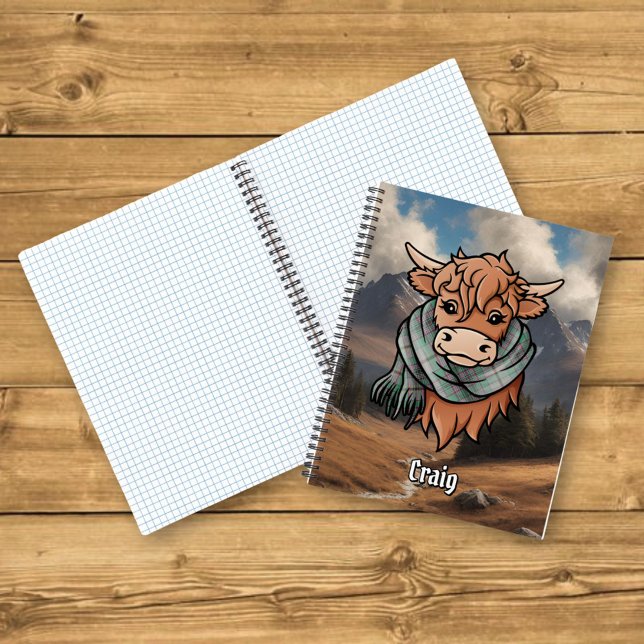 Highland Cow mit Craig Tartan Scarf Notizbuch (Von Creator hochgeladen)