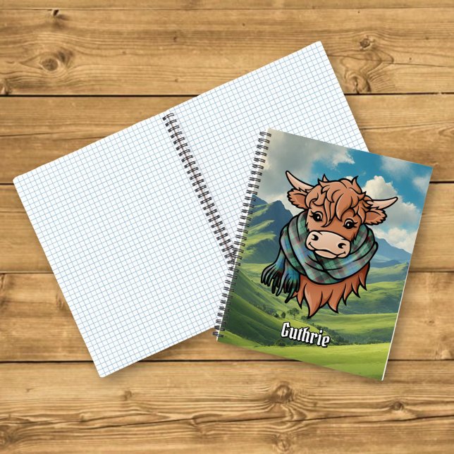Highland Cow mit Guthrie Tartan Scarf Notizbuch (Von Creator hochgeladen)