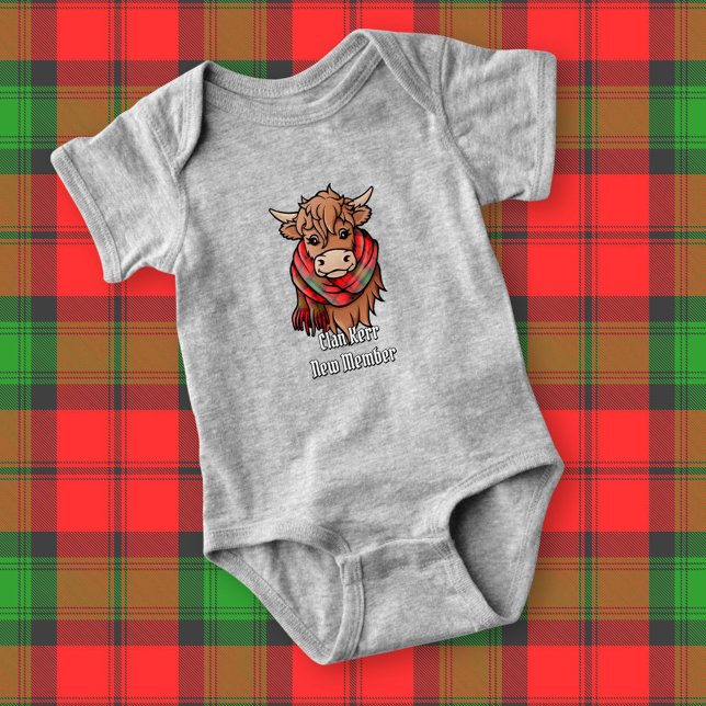 Highland Cow mit Kerr Tartan Scarf Baby Strampler (Von Creator hochgeladen)
