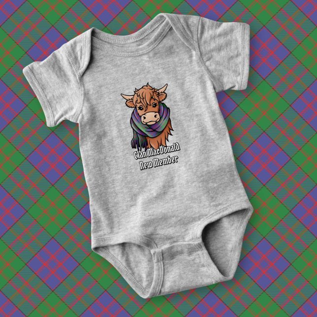 Highland Cow mit MacDonald Tartan Scarf Baby Strampler (Von Creator hochgeladen)
