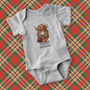 Highland Cow mit MacGill Tartan Scarf Baby Strampler