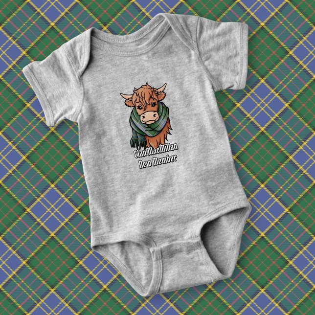 Highland Cow mit MacMillan Jagd Tartan Scarf Baby Strampler (Von Creator hochgeladen)