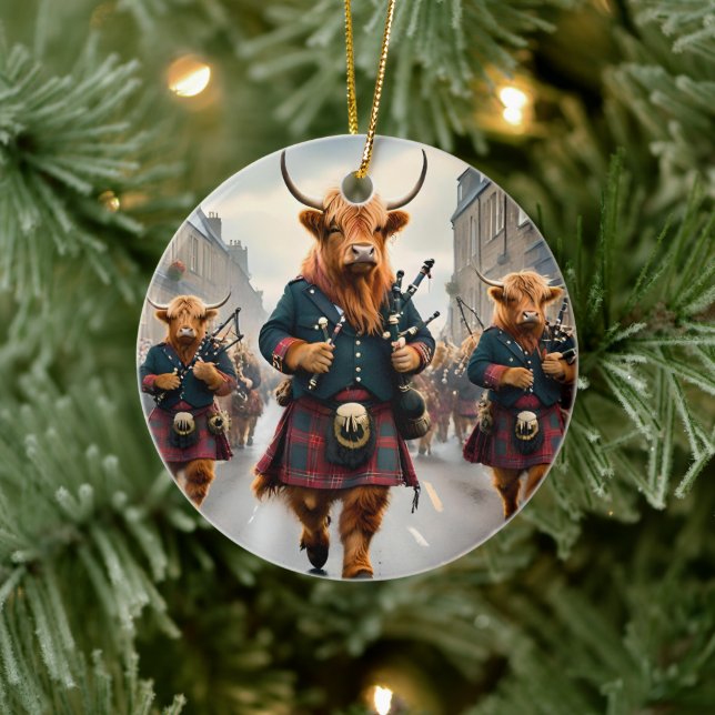 Highland Harmony: Bagpipe Highland Cow Band Keramik Ornament (Baum)