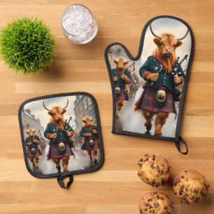 Highland Harmony: Dudelsack-Hochlandrinder-Band  Ofenhandschuh & Topflappen-Set