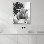 Highland Kuh Badewanne Schwarz-weiß Badezimmer Leinwanddruck<br><div class="desc">Dieses Design kann durch Auswahl der Option Design bearbeiten personalisiert werden. Sie können auch auf andere Gegenstände übertragen. Kontaktieren Sie mich unter colorflowcreations@gmail.com oder nutzen Sie die Chat-Option oben auf der Seite, wenn Sie dieses Design auf einem anderen Produkt haben möchten oder Hilfe benötigen. Sehen Sie mehr von meinen Designs...</div>