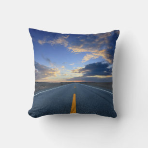 Highway at Sunrise Day Kissen