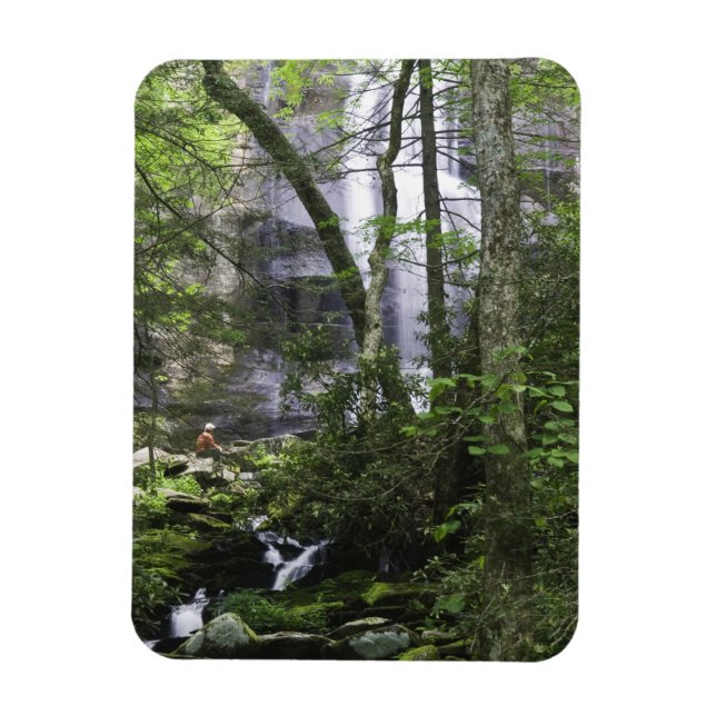 Hiker bewundert die Falls Branch Falls Magnet (Vertikal)