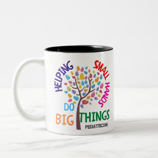 Hilfe für kleine Hände Großes tun - Kinderarzt G Zweifarbige Tasse