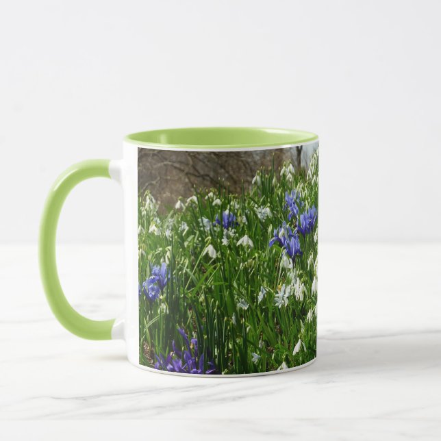 Hillside of Early Spring Flowers Landschaft Tasse (Links)