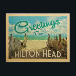 Hilton Head Postcard Beach Vintage Travel Postkarte<br><div class="desc">Dieses Vintage Design aus der Postkarte des Hilton Head besticht durch einen Sandstrand mit türkisblauem Meerwasser und einen blauen Himmel mit blauen,  blauen Wolken. Im Vintage Reisen Stil.</div>