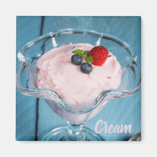 Himbeercreme Nachtisch mit Minze und Fruchtsaft Magnet