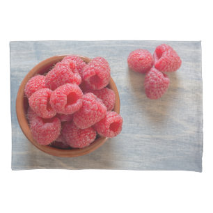 Himbeeren, frisch in einer Schüssel Kissenbezug