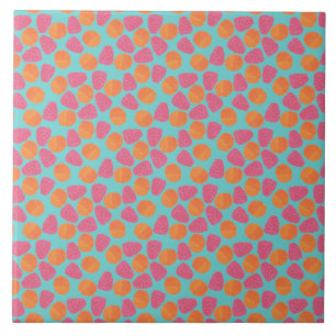 Himbeeren-Mandarinen auf helltürkis blau Fliese