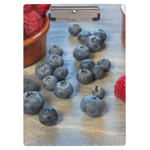 Himbeeren und Blaubeeren Klemmbrett