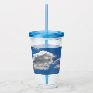 Himmel ist blau und weiße Wolken kommen vorbei Acryltrinkbecher