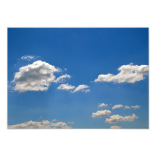 Himmel ist blau und weiße Wolken kommen vorbei Fotodruck