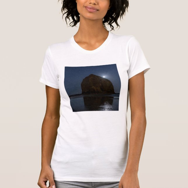 Himmel über dem Haystack Rock | Cannon Beach, Oreg T-Shirt (Vorderseite)