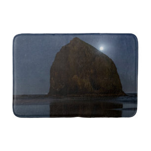 Himmel über Haystack Rock   Cannon Beach, Oregon Badematte