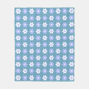 Himmelblaue und weiße Blumen auf Blau Fleecedecke