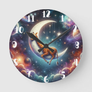Himmelsbaby-Giraffe schläft auf Mond und Sternen Runde Wanduhr