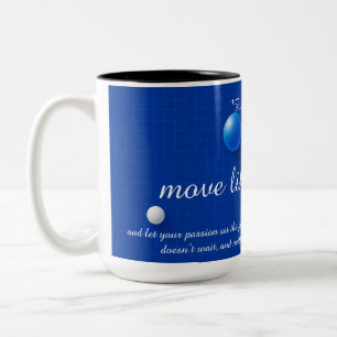Himmelsbilanz auf einem digitalen Netz Zweifarbige Tasse