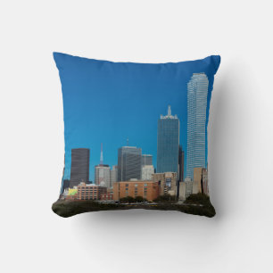Himmelzeile von Dallas Texas bei Sonnenuntergang Kissen