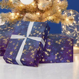Himmlische goldene Sterne auf violettem Galaxiehin Geschenkpapier