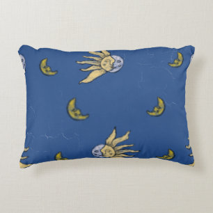 Himmlische Magie Blaue Whimsigoth-Himmel Dekokissen