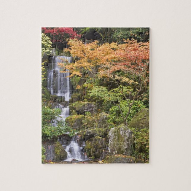 Himmlische Wasserfälle und Herbstfarben (Vertikal)