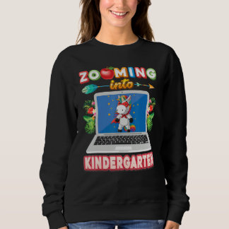 Hineingezoomt in die virtuelle Einhorn-Ki der Kind Sweatshirt