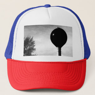 HINTER DEM 8-BALL-HAT TRUCKERKAPPE