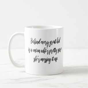 Hinter jedem großen Kind steht eine Mutter Moderne Kaffeetasse