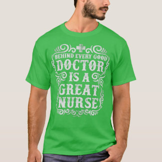 Hinter jedem guten Arzt steht ein GROSSER KRANKENK T-Shirt