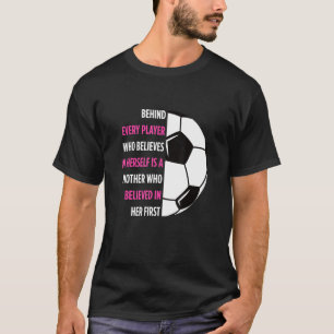 Hinter jedem Spieler steht ein Mama-Fußball T-Shirt