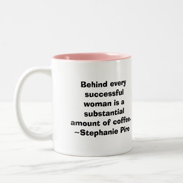 Hinter jeder erfolgreichen Frau… Zweifarbige Tasse (Links)