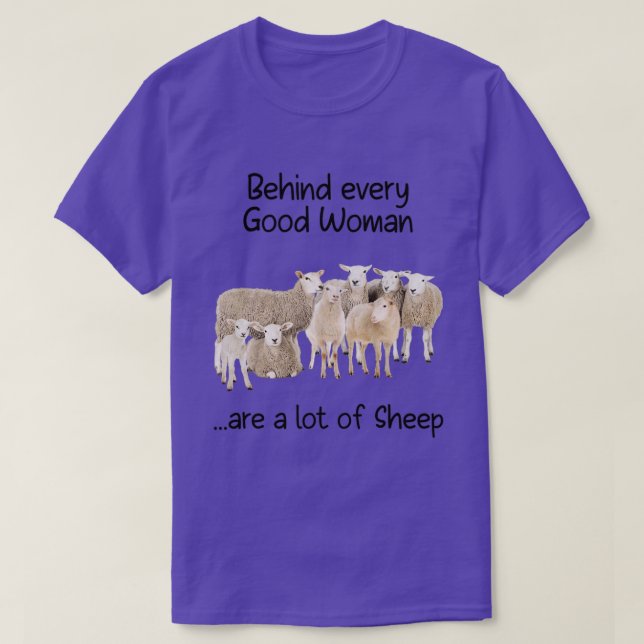 Hinter jeder guten Frau stehen viele Schafe T-Shirt (Design vorne)