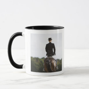 hintere Ansicht des weiblichen Tasse