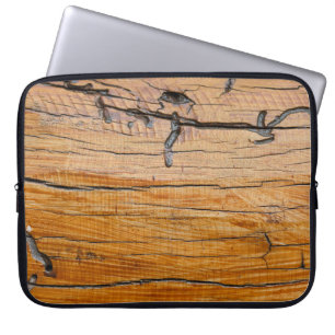 Hintergrund aus Naturholz, Holzschnitt und Bio Laptopschutzhülle