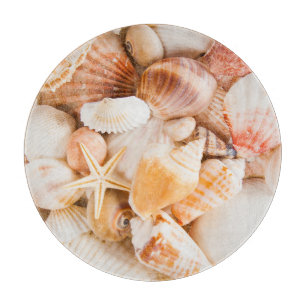 Hintergrund der Muscheln: Meeresthema. Schneidebrett