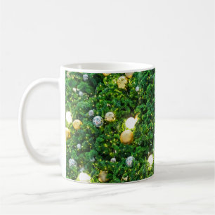 Hintergrund der Weihnachtsbaumdekoration. Vintag G Kaffeetasse