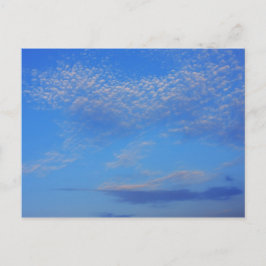 Hintergrund des blauen Himmels. Postkarte